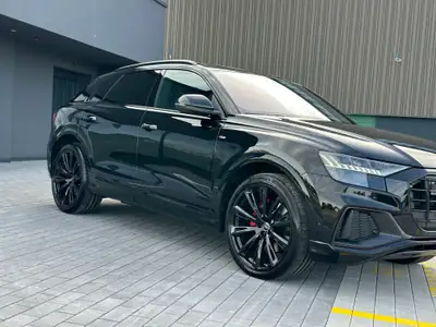 Audi Q8 50 TDI quattro — SUV premium diesel avec équipement complet et faible kilométrage — vue extérieure