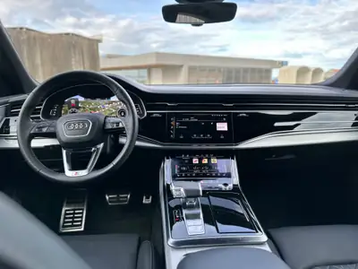 Audi Q8 50 TDI quattro — SUV premium diesel avec équipement complet et faible kilométrage — tableau de bord