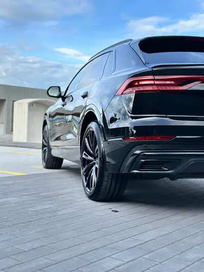 Audi Q8 50 TDI quattro — SUV premium diesel avec équipement complet et faible kilométrage — intérieur