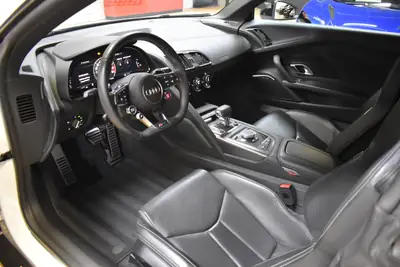 Audi R8 Spyder S-Tronic Quattro 570PS — Cabriolet sportif haute performance, 27000 km seulement — tableau de bord
