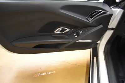 Audi R8 Spyder S-Tronic Quattro 570PS — Cabriolet sportif haute performance, 27000 km seulement — Miniature 7
