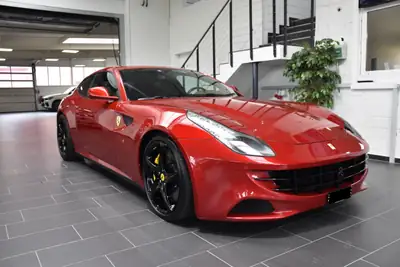 Ferrari FF 2012 — Grand Tourisme V12 iconic, 51'700 km, état impeccable — vue extérieure