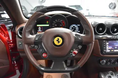Ferrari FF 2012 — Grand Tourisme V12 iconic, 51'700 km, état impeccable — tableau de bord