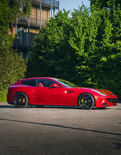 Ferrari FF 2012 — Grand Tourisme V12 iconic, 51'700 km, état impeccable — Miniature 9