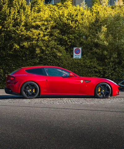 Ferrari FF 2012 — Grand Tourisme V12 iconic, 51'700 km, état impeccable — Miniature 8