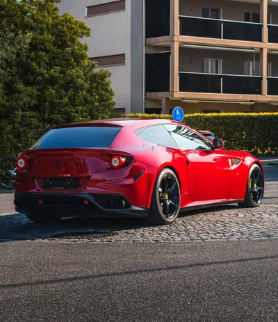 Ferrari FF 2012 — Grand Tourisme V12 iconic, 51'700 km, état impeccable — Miniature 10