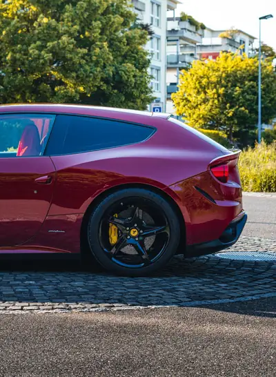 Ferrari FF 2012 — Grand Tourisme V12 iconic, 51'700 km, état impeccable — Miniature 11