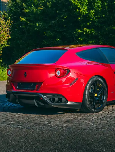Ferrari FF 2012 — Grand Tourisme V12 iconic, 51'700 km, état impeccable — Miniature 14
