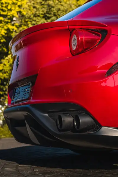 Ferrari FF 2012 — Grand Tourisme V12 iconic, 51'700 km, état impeccable — Miniature 16