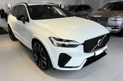 Volvo XC60 T8 eAWD Plug-in Hybrid — SUV premium 455 ch, seule 50'000 km — exterior view