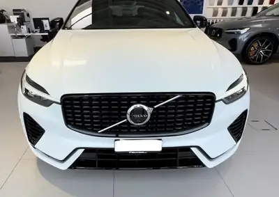 Volvo XC60 T8 eAWD Plug-in Hybrid — SUV premium 455 ch, seule 50'000 km — rear view