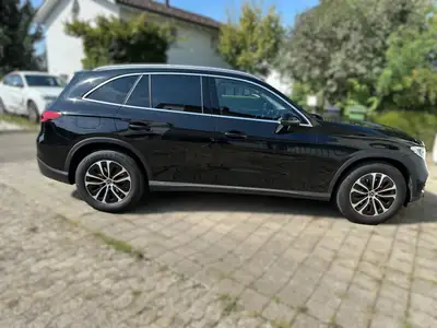 Mercedes-Benz GLC 200 4MATIC — SUV hybride essence, 31 000 km, garantie constructeur — côté
