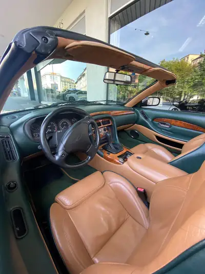 Aston Martin DB7 Vantage Volante 2003 — Cabriolet sportif d'exception, 2 propriétaires suisses — Miniature 12