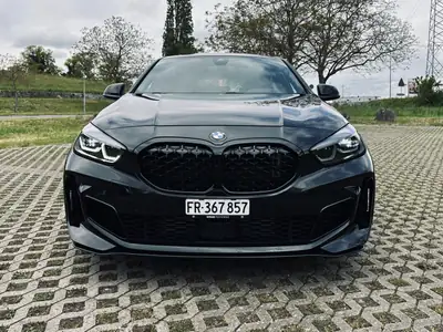 BMW M135i xDrive Steptronic — Sportivité premium, 28'000 km seulement — vista posteriore