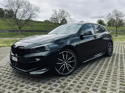BMW M135i xDrive Steptronic — Sportivité premium, 28'000 km seulement — vista esterna