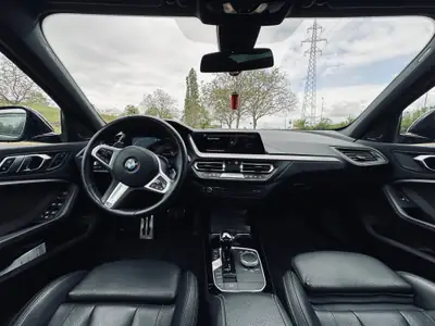 BMW M135i xDrive Steptronic — Sportivité premium, 28'000 km seulement — Miniatura 7