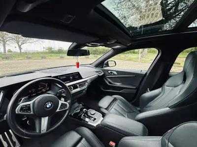 BMW M135i xDrive Steptronic — Sportivité premium, 28'000 km seulement — Miniatura 9