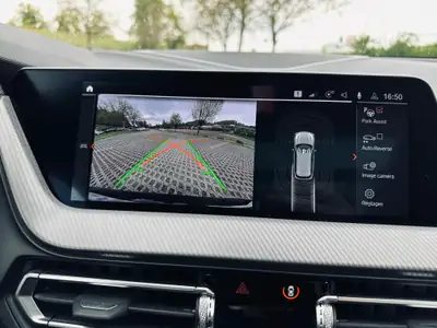 BMW M135i xDrive Steptronic — Sportivité premium, 28'000 km seulement — Miniatura 13