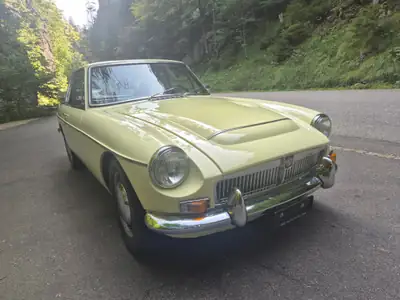 MG MGC GT 6 cylindres Overdrive 1969 — Coupé vintage anglais, état exceptionnel — Heckansicht