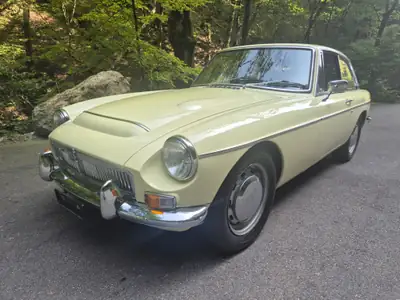 MG MGC GT 6 cylindres Overdrive 1969 — Coupé vintage anglais, état exceptionnel — Außenansicht