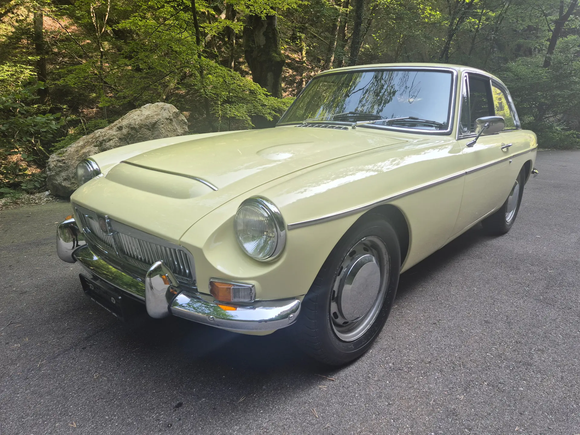 MG MGC GT 6 cylindres Overdrive 1969 — Coupé vintage anglais, état exceptionnel