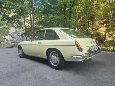 MG MGC GT 6 cylindres Overdrive 1969 — Coupé vintage anglais, état exceptionnel — Innenraum