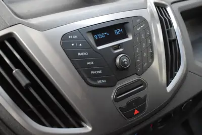 Ford Transit Van 310 L2H2 — Utilitaire robuste 2.2 TDCi, entretien récent — Miniature 11