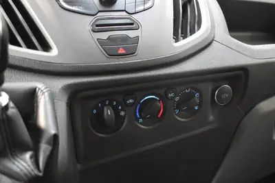 Ford Transit Van 310 L2H2 — Utilitaire robuste 2.2 TDCi, entretien récent — Miniature 12