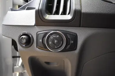Ford Transit Van 310 L2H2 — Utilitaire robuste 2.2 TDCi, entretien récent — Miniature 17
