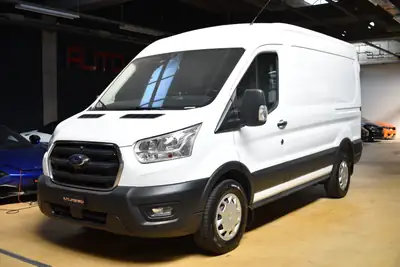Ford Transit Van 350 L2 Trail — Utilitaire hybride mild-hybrid, 41 000 km seulement — vue extérieure