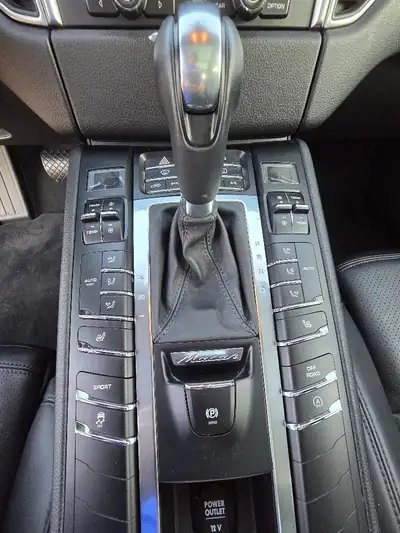 Porsche Macan S Diesel PDK — SUV premium performant, entretien Porsche récent — détail