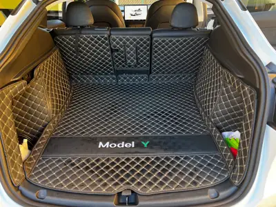Tesla Model Y RWD 2023 — SUV électrique performant, 32 400 km seulement — Miniature 11