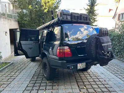 Toyota Land Cruiser 500 4.2 TD — Le SUV de légende, motorisation diesel robuste — arrière