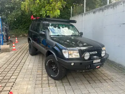 Toyota Land Cruiser 500 4.2 TD — Le SUV de légende, motorisation diesel robuste — vue extérieure