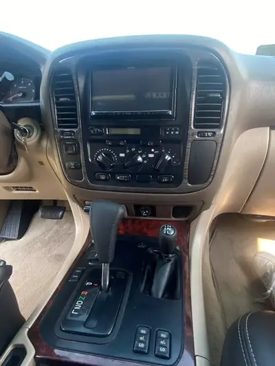 Toyota Land Cruiser 500 4.2 TD — Le SUV de légende, motorisation diesel robuste — Miniature 9