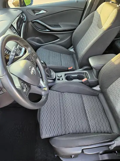 Opel Astra 1.4 125 ch — Compacte fiable, 95 000 km, équipée et économique — interni