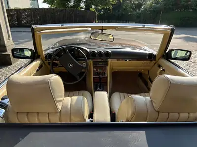 Mercedes-Benz SL 500 V8 1982 — Cabriolet vintage rare, état exceptionnel et homologation vétéran — interni