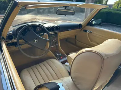 Mercedes-Benz SL 500 V8 1982 — Cabriolet vintage rare, état exceptionnel et homologation vétéran — Miniatura 7