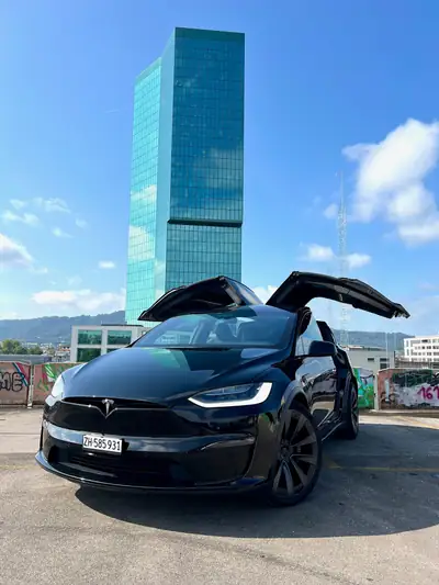 Tesla Model X 100kWh Plaid — SUV électrique haute performance, 58'000 km seulement — Außenansicht