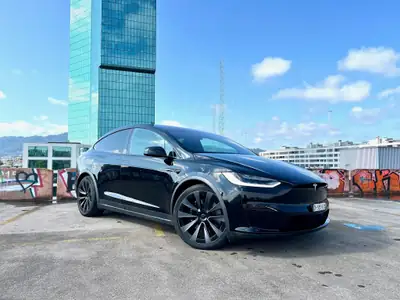 Tesla Model X 100kWh Plaid — SUV électrique haute performance, 58'000 km seulement — Seitenansicht