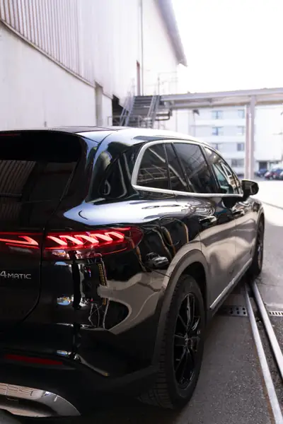 Mercedes-Benz EQS SUV 450 4Matic — SUV électrique premium, 360 ch et 78'000 km — côté