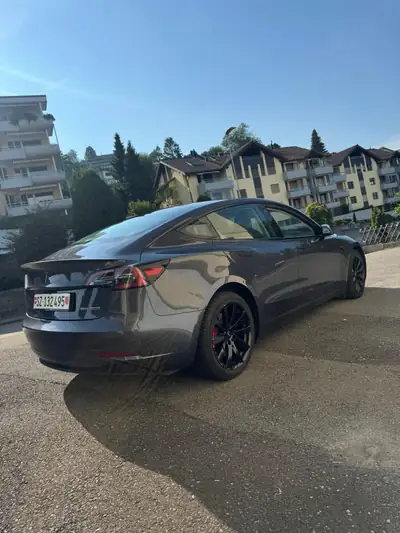 Tesla Model 3 Performance Dual Motor AWD — Électrique haute performance, 62'000 km — vue extérieure