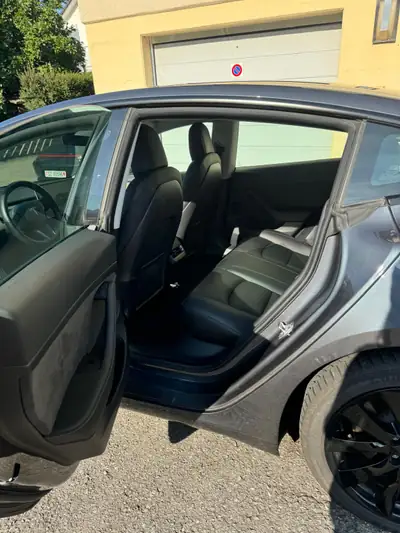 Tesla Model 3 Performance Dual Motor AWD — Électrique haute performance, 62'000 km — intérieur