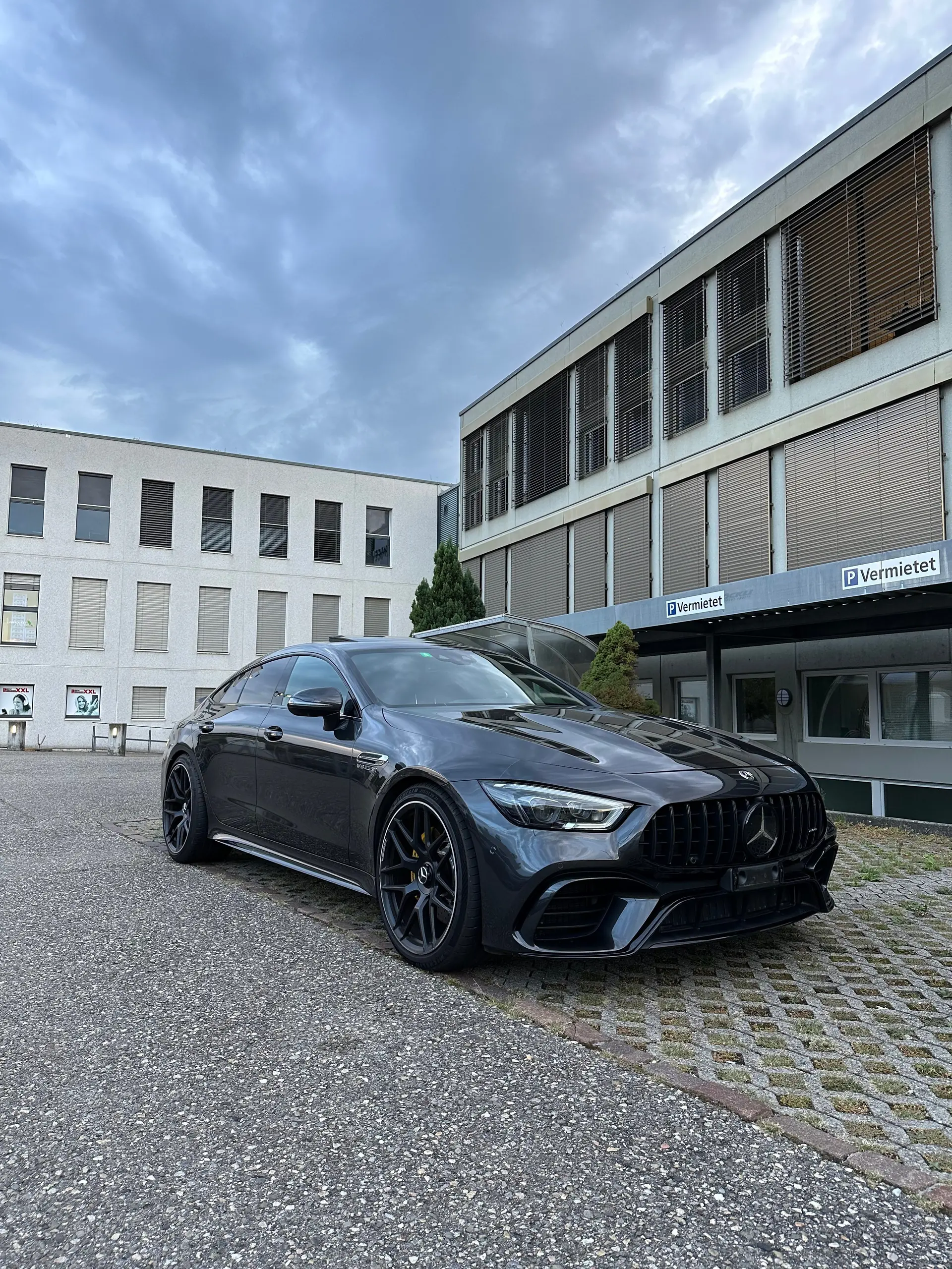 Mercedes-AMG GT 63 S 4Matic+ — Coupé haute performance 639 ch, 54'000 km seulement — vue extérieure
