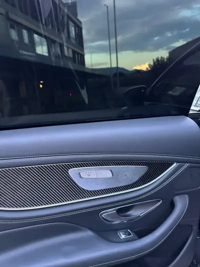 Mercedes-AMG GT 63 S 4Matic+ — Coupé haute performance 639 ch, 54'000 km seulement — Miniature 10