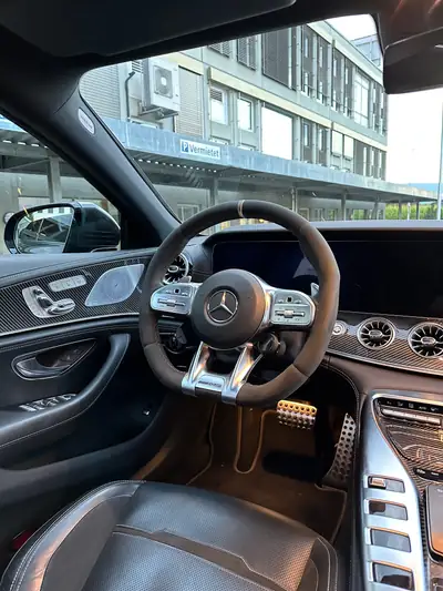 Mercedes-AMG GT 63 S 4Matic+ — Coupé haute performance 639 ch, 54'000 km seulement — Miniature 12