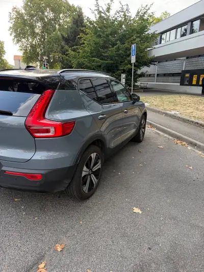 Volvo XC40 P8 AWD Pure Electric R-Design — SUV électrique premium, 75 900 km seulement — tableau de bord