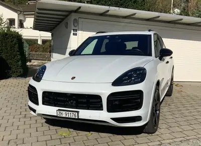 Porsche Cayenne Turbo S E-Hybrid — SUV hybride rechargeable haute performance, 79'000 km — vista posteriore