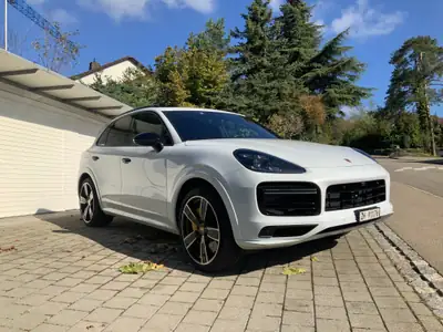 Porsche Cayenne Turbo S E-Hybrid — SUV hybride rechargeable haute performance, 79'000 km — vista esterna