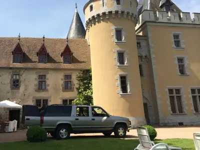 Chevrolet Suburban 1500 LT — SUV familial 8 places, motorisation V8 robuste — Außenansicht
